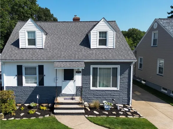 5711 W 54th St, Parma, OH 44129