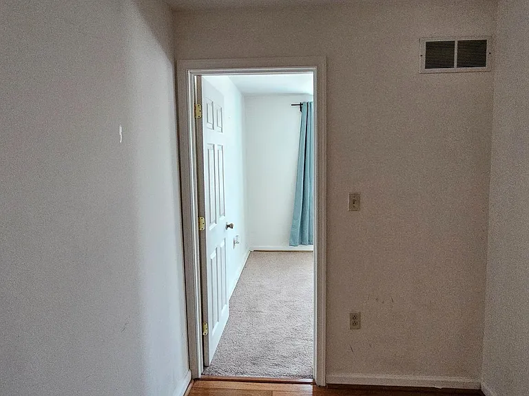 927 N 6th St #3 — Photo 16