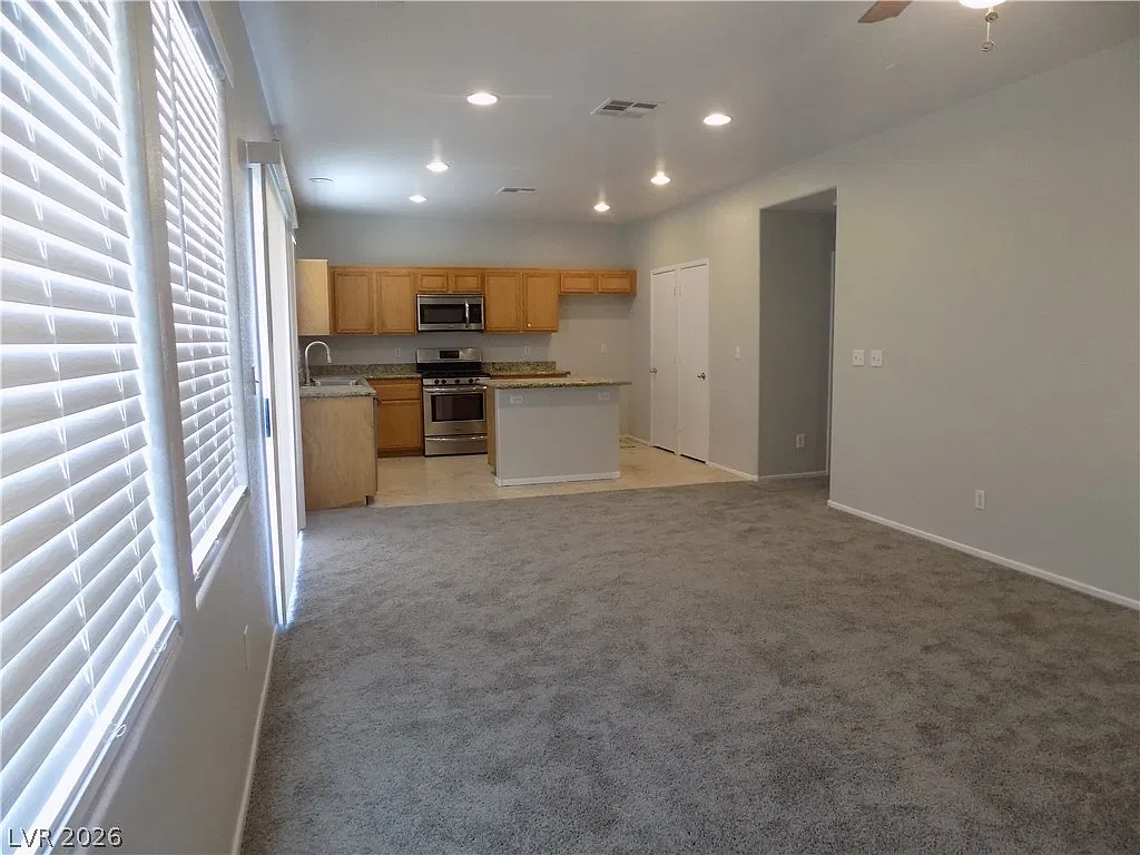 4 bed, 2.5 bath, 1831 sqft, $1,850 — Photo 3