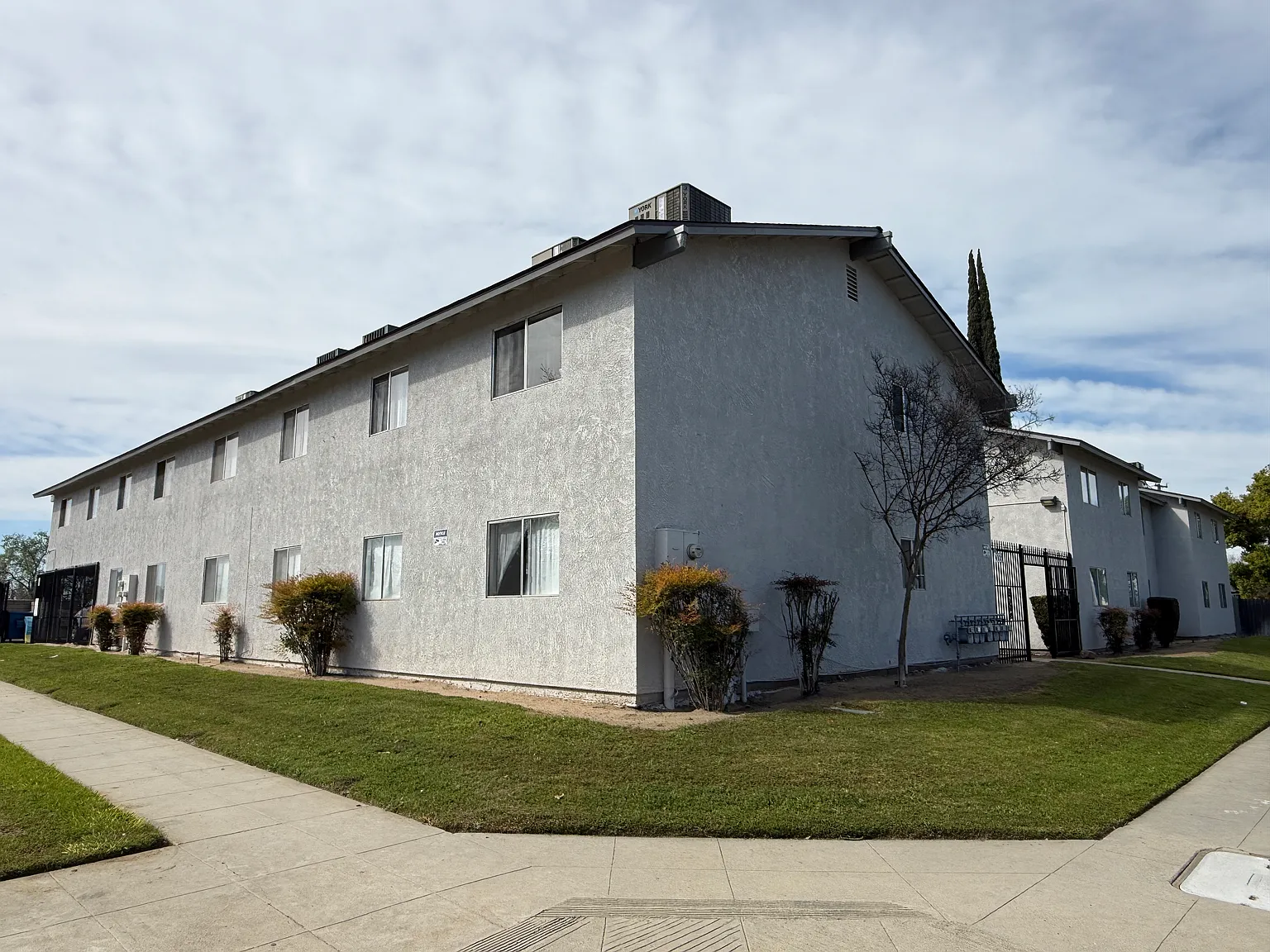 2 bed, 800 sqft, $1,400 — Photo 2