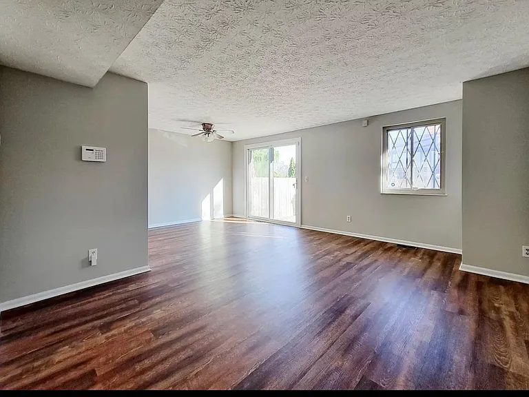 7519 Blackstone Ct — Photo 5