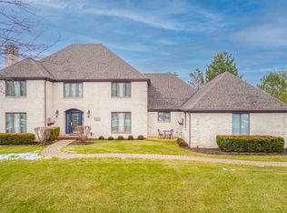 1 Hunter Ct, Burr Ridge, IL 60527