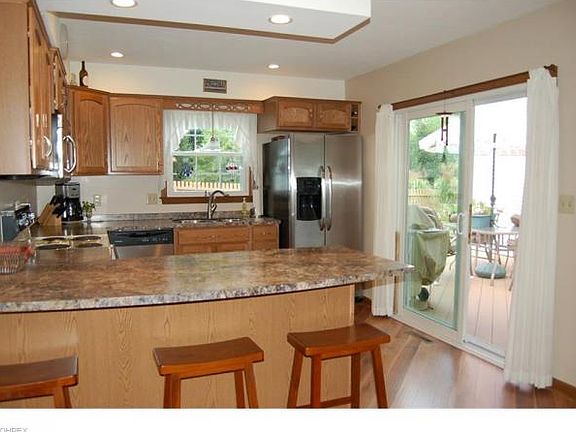 3rd image of 830 Terraview Dr