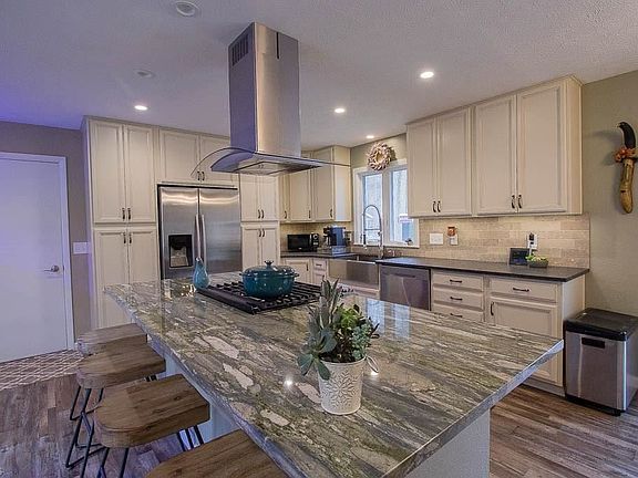 2nd image of 6434 Tulip Way