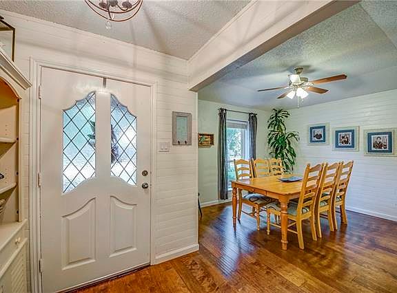 3rd image of 205 Merriman Dr