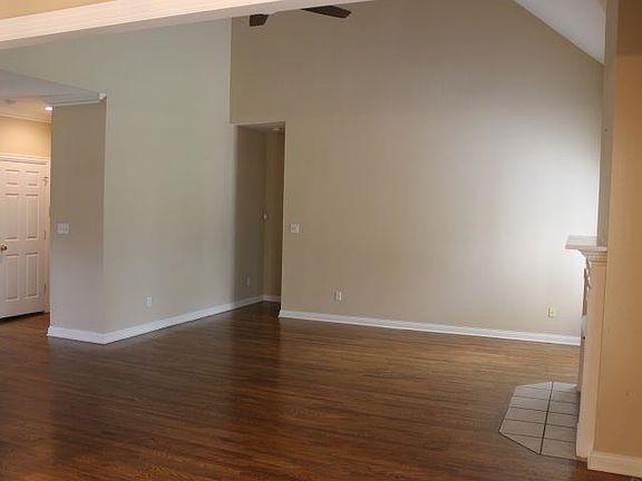 4th image of 968 Threewood Cir