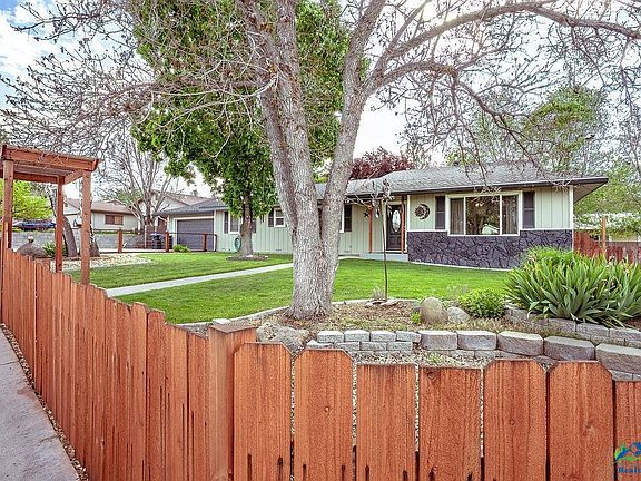 2nd image of 4 Renae Dr