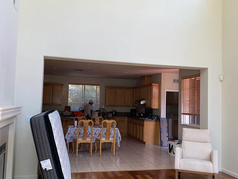 422 S Central Pkwy — Photo 10