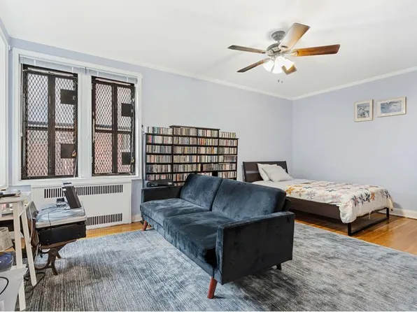 657 East 26th Street 4K image 9 of 10