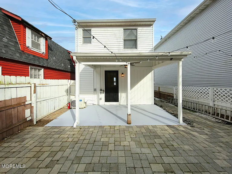 67 S Bay Ave — Photo 6