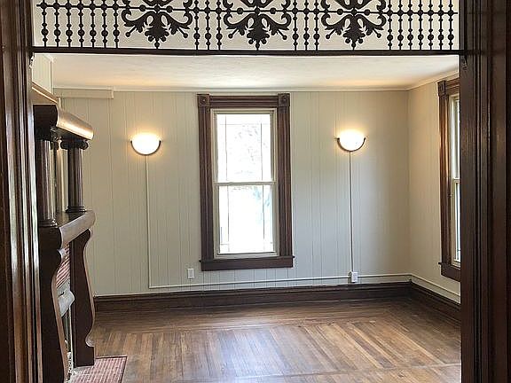 Living Room (pic 1)