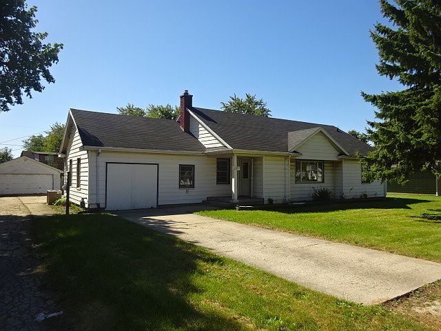 1st image of 2327 Parkrose St