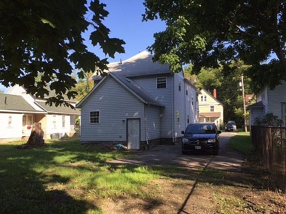 5th image of 415 W 20th St #Upstairs
