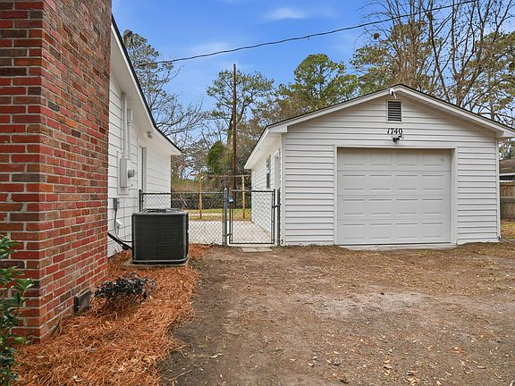 3rd image of 1740 Walpole Way