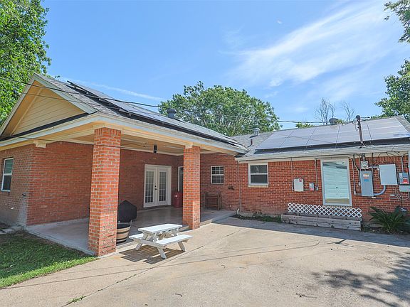 4th image of 733 Thersa Dr