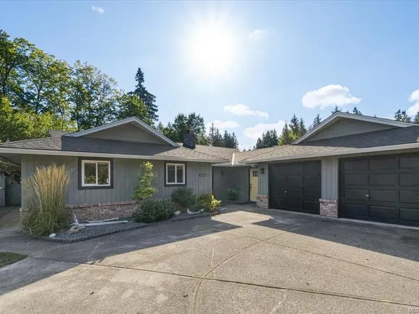620 Spruce St, Qualicum Beach, BC V9K 1J1