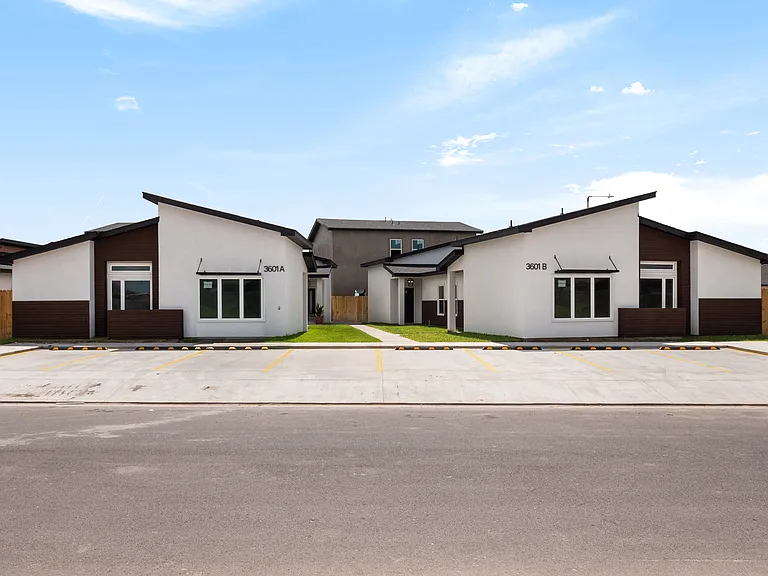 3601 Hidalgo Cir #B — Photo 1