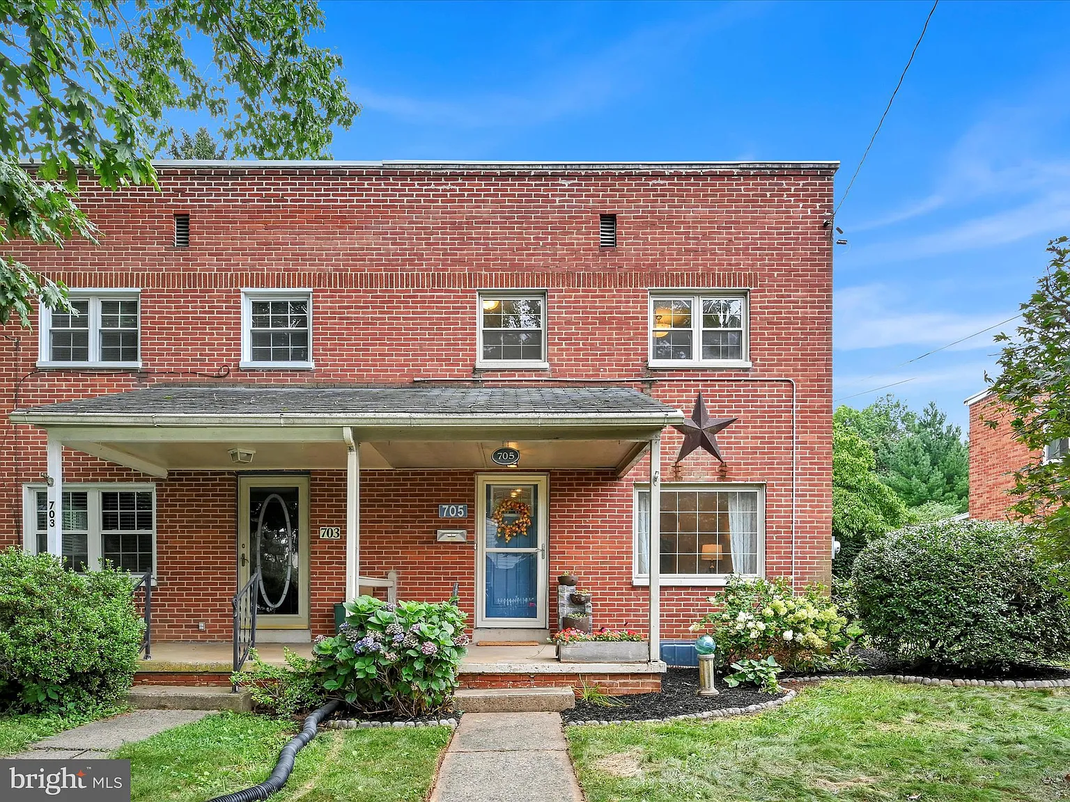 705 Skyline Dr photo 1