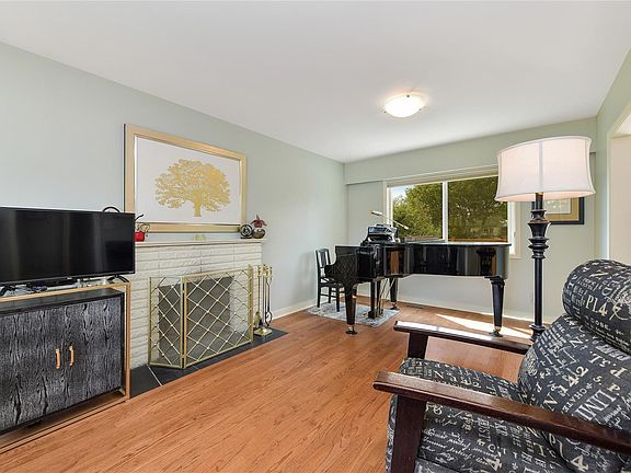 2nd image of 3304 Aldridge St