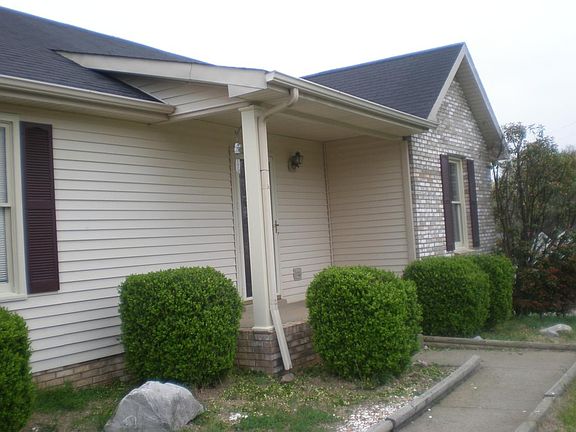 2nd image of 2818 Summertree Ln