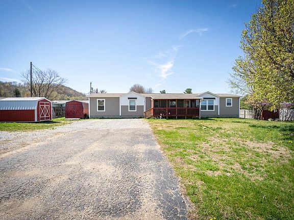 4th image of 40 Adrian Dr