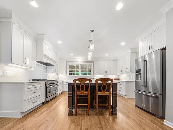 3rd image of 501 Ashland Ave