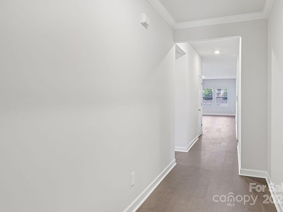 4th image of 2215 Silverbell Ln