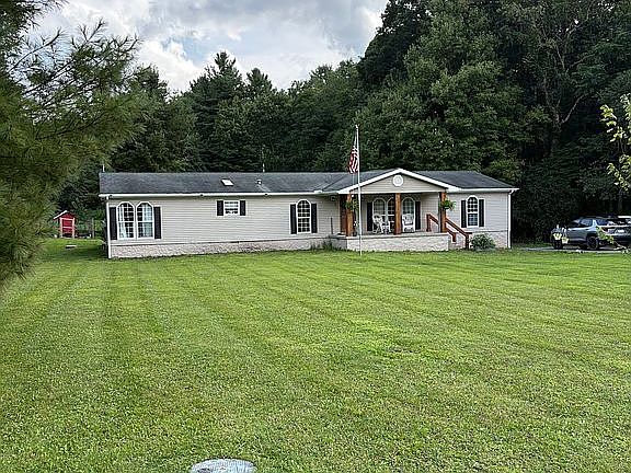 3rd image of 283 Mount Breeze Dr
