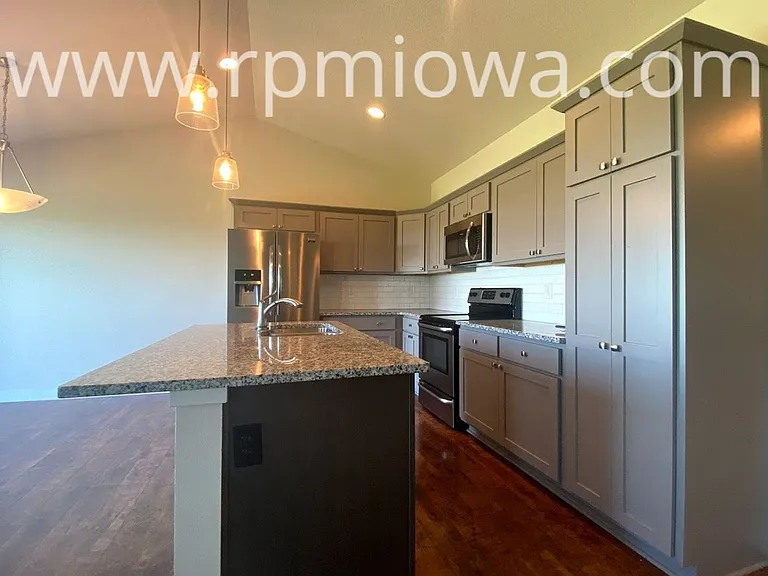 1503 NW Abbie Dr — Photo 2