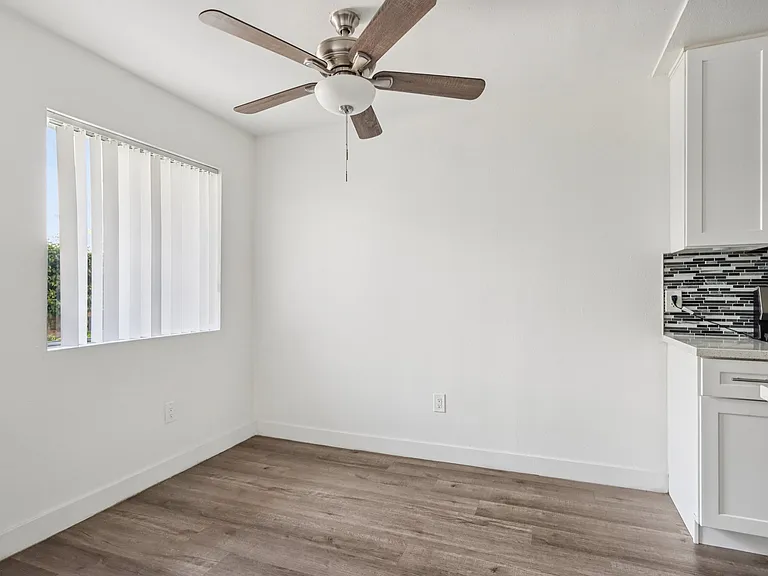 6300 Lankershim Blvd — Photo 10