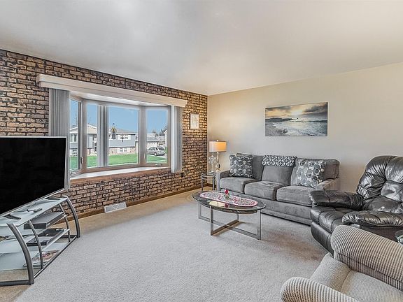 5th image of 6153 Broughton Ave