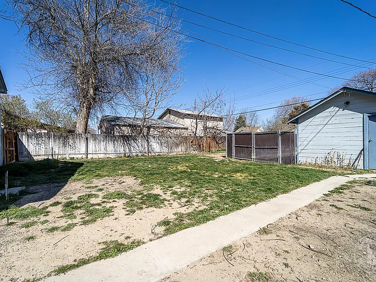 120 S Pine St — Photo 2