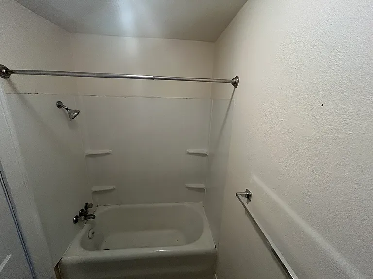 339 Jefferson Ave N #F — Photo 3