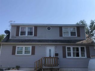 66 W Smith St, Amityville, NY 11701