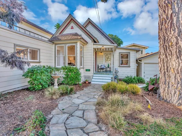 150 13th St, Pacific Grove, CA 93950