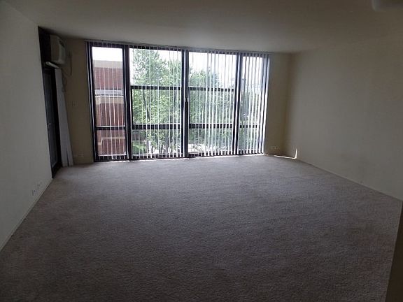 3rd image of 3001 S Michigan Ave Unit 403