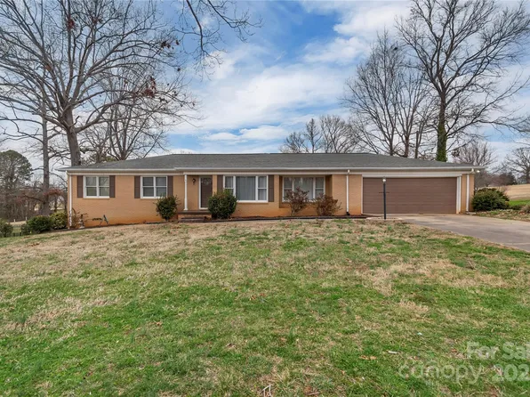 107 Pine Lake Dr, Kings Mountain, NC 28086