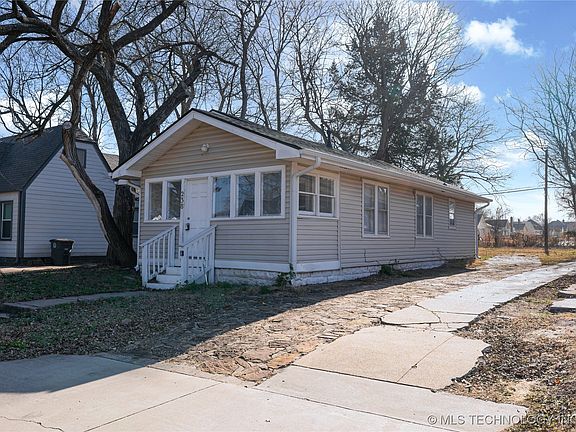 3rd image of 238 E Seminole Pl