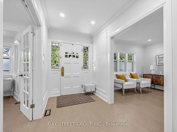 4th image of 136 Humbercrest Blvd