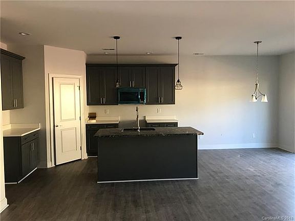 3rd image of 118 W Edinburgh Ct