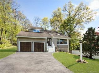 35 Crystal Ln, Fairfield, CT 06824