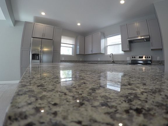 3rd image of 35 Frank St