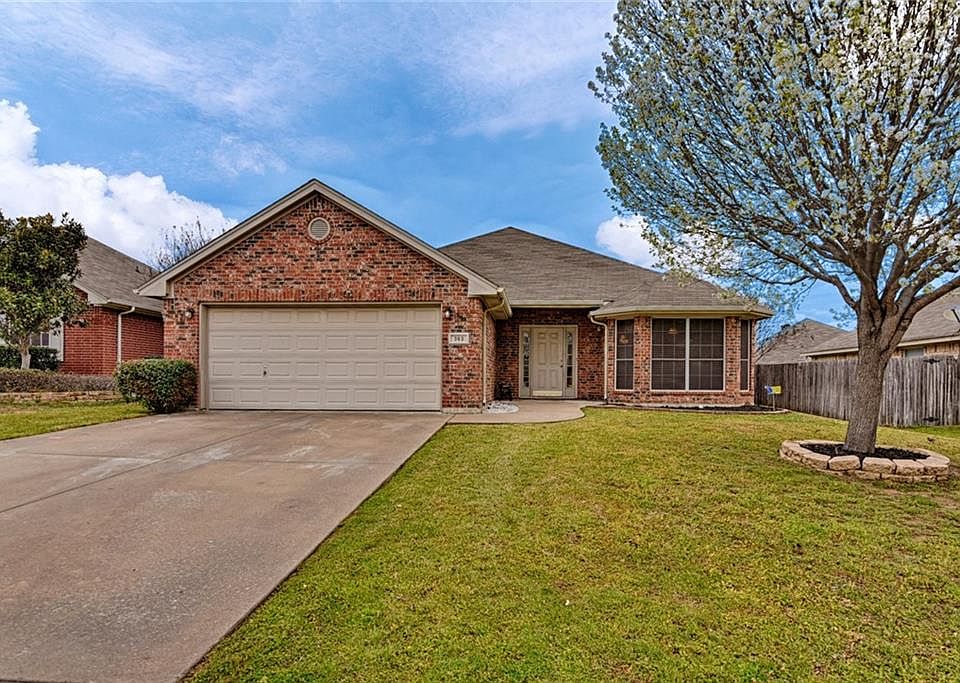 1st image of 363 NE James Cir