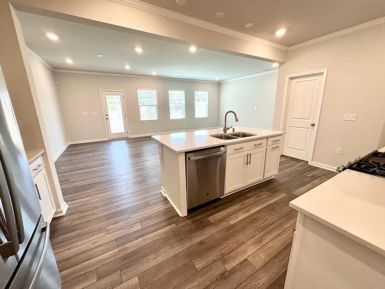 108 Jade Creek Dr — Photo 6
