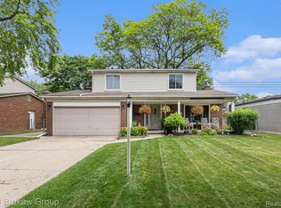 40456 Meade Point Dr, Sterling Heights, MI 48313