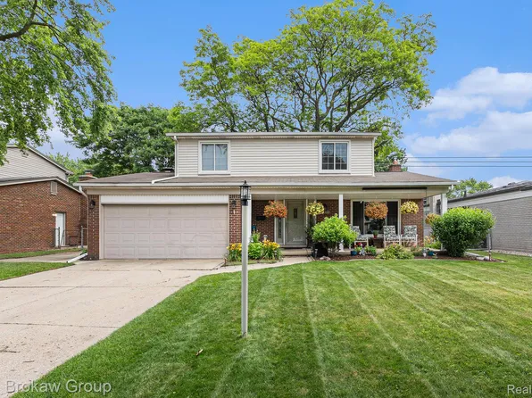 40456 Meade Point Dr, Sterling Heights, MI 48313