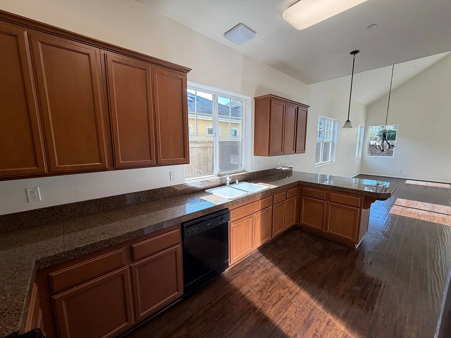 4Bed/3Bath Charming Home in Gated Community 1609 Barolo St, Santa Maria — Photo 4