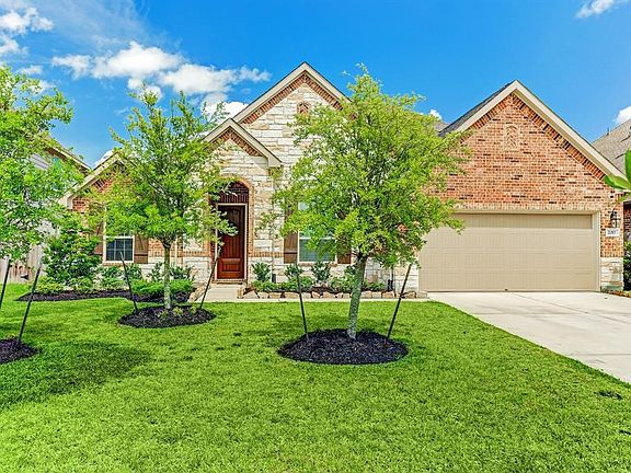Home Has A Double Wide Drive Way*3 Fast Growing Trees In Front Yard.
