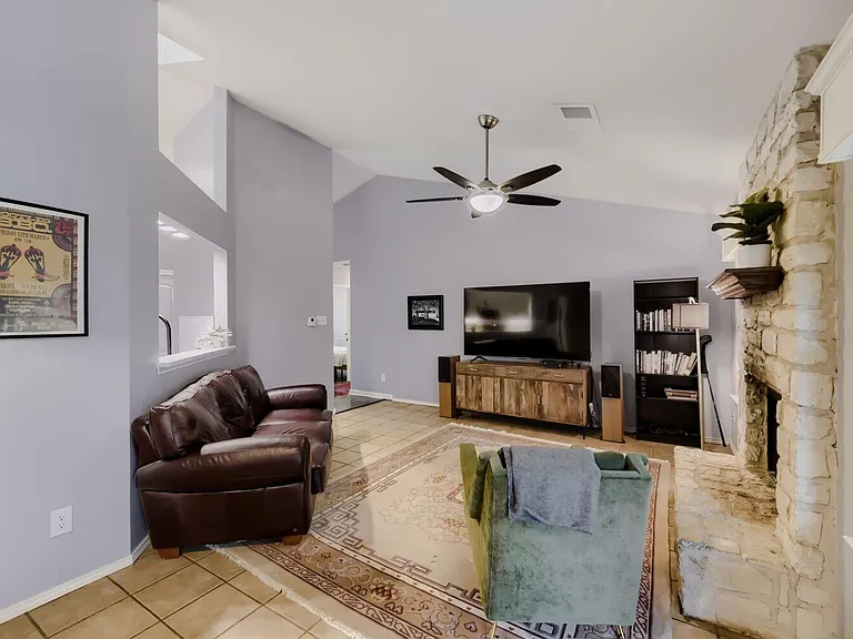 8804 United Kingdom Dr — Photo 6
