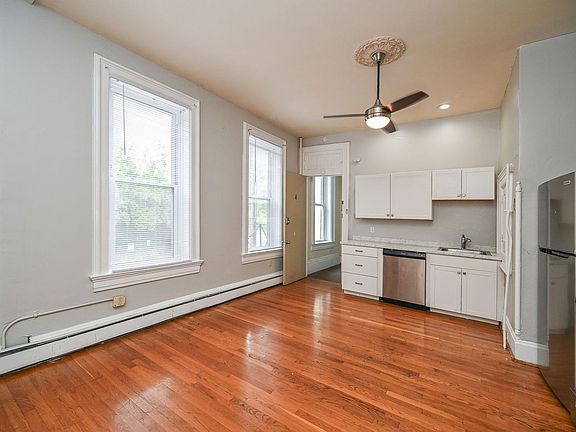 4th image of 2419 Vine St APT 4